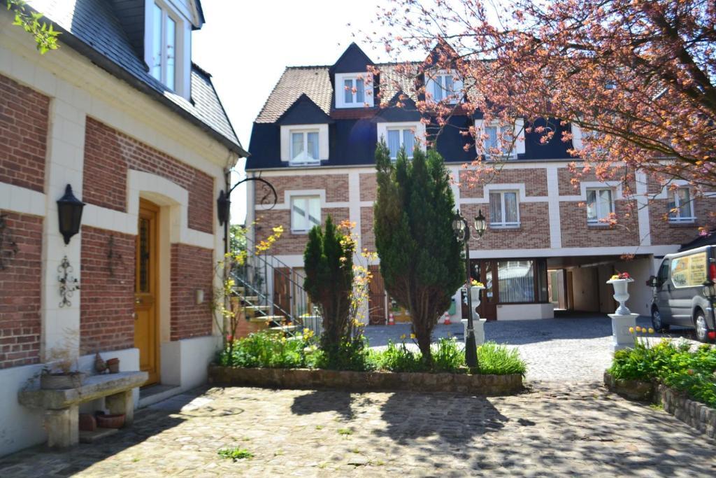 Coq Hotel Montreuil  Exterior photo